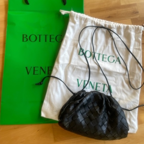 Bottega Veneta Handbags - Bottega Veneta Mini Pouch Black